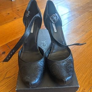 Vintage Platform leather heels with embroidery